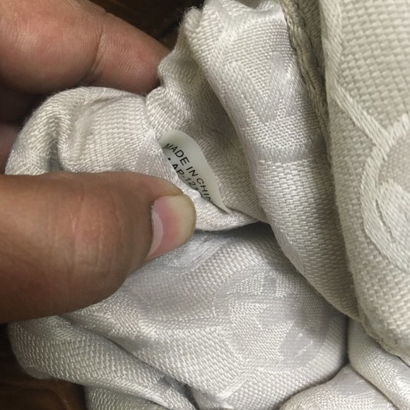 At best price: Authentic Michael Kors Hamilton NS Canvas/ Leather Tote - Picture 4 of 16